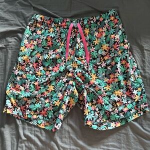 Chubbies Tropical Floral Swim Shorts 7” The Bloomerangs Size M